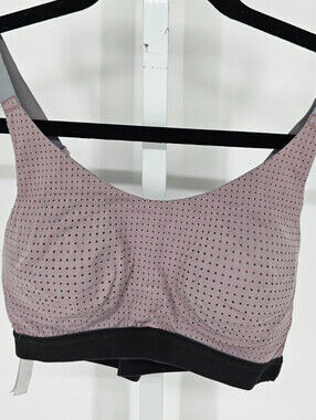 Lightweight by Victorias Secret VSX Sports Bra Sz 34B Light Purple Mesh
